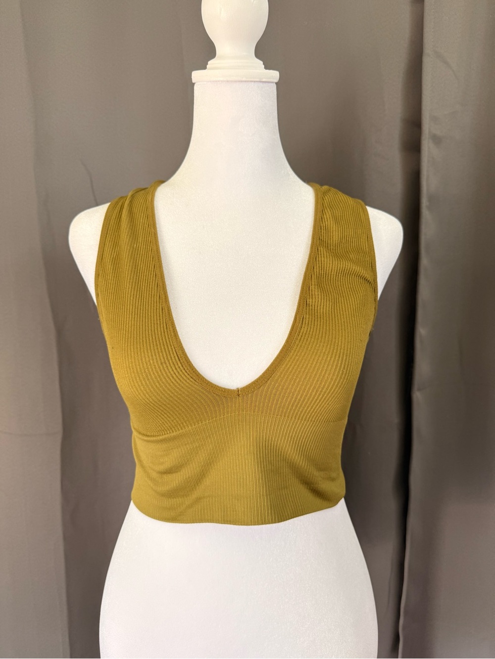 Women's Deep V Ribbed Cropped Tank Top - Olive Green